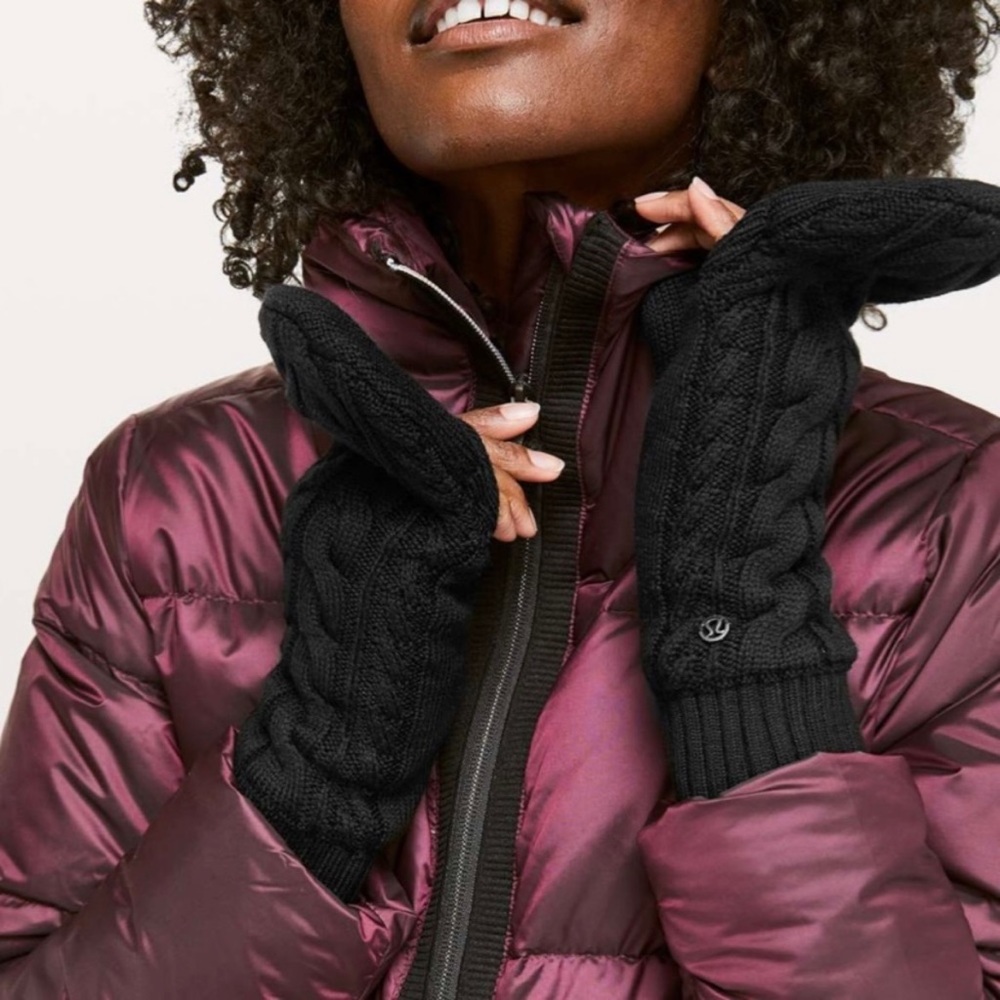 Lululemon | Show Me The Sherpa Mittens in Black
